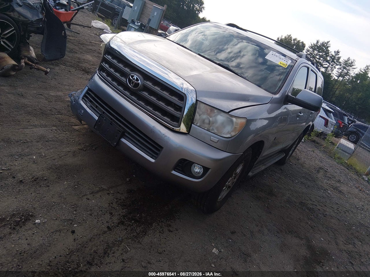 2011 TOYOTA SEQUOIA SR5 5.7L V8 · 2/11