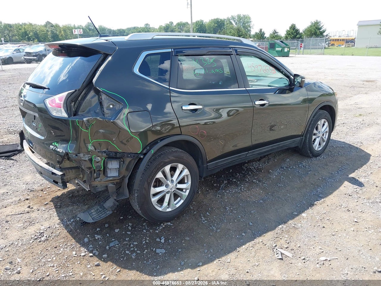 2015 NISSAN ROGUE SV · 4/11