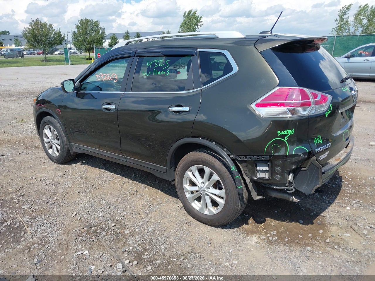 2015 NISSAN ROGUE SV · 3/11