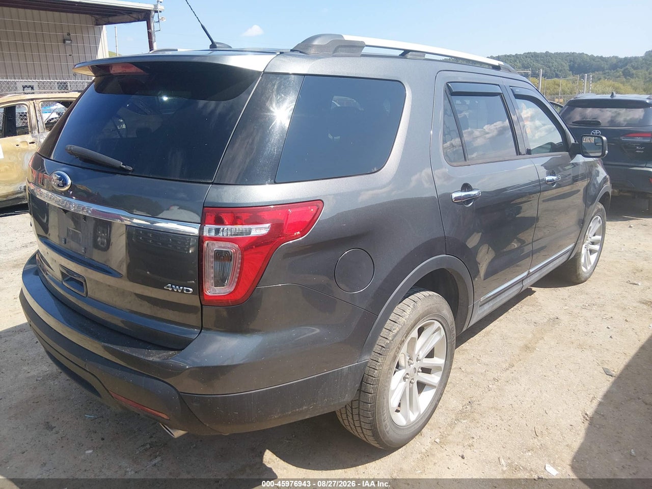 2015 FORD EXPLORER XLT · 4/11