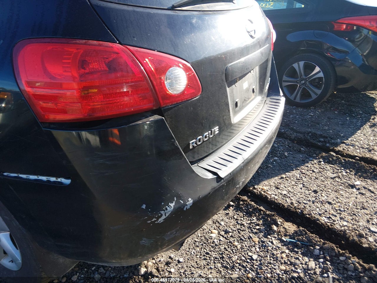 2010 NISSAN ROGUE S · 6/10