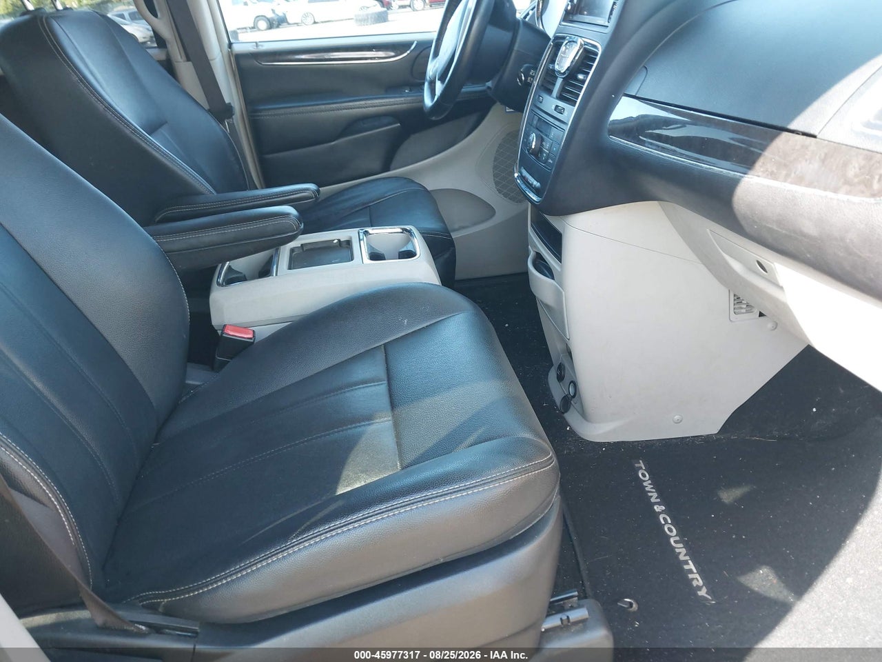 2016 CHRYSLER TOWN &amp; COUNTRY TOURING · 5/11