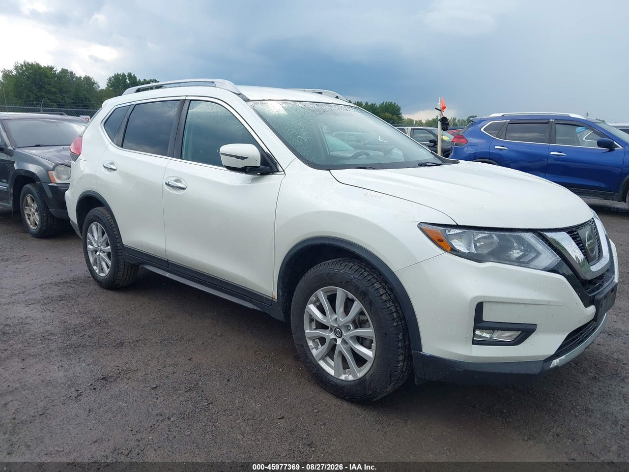 2017 NISSAN ROGUE SV
