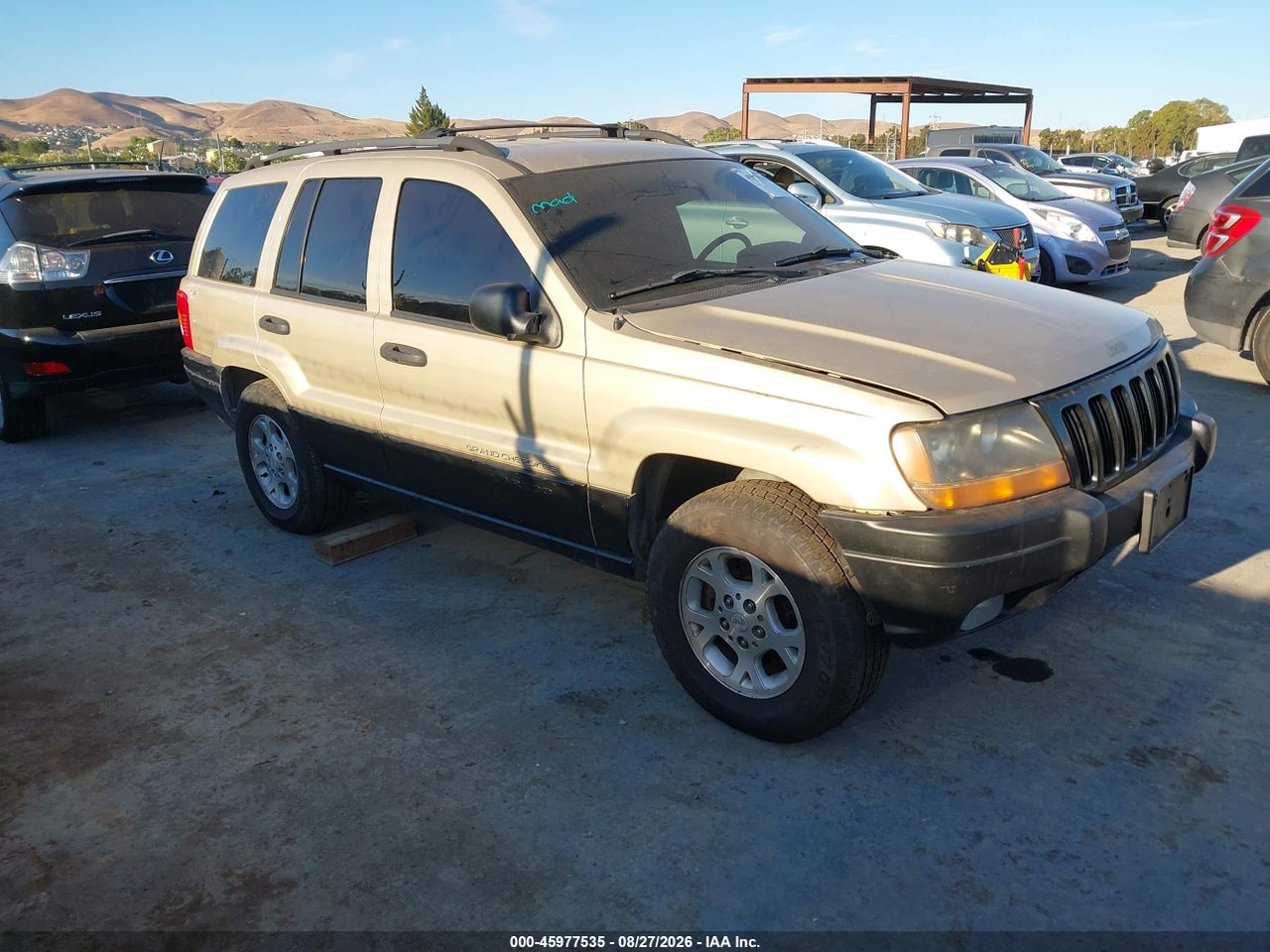 1J4GW48N6YC****** · 2000 JEEP GRAND CHEROKEE LAREDO