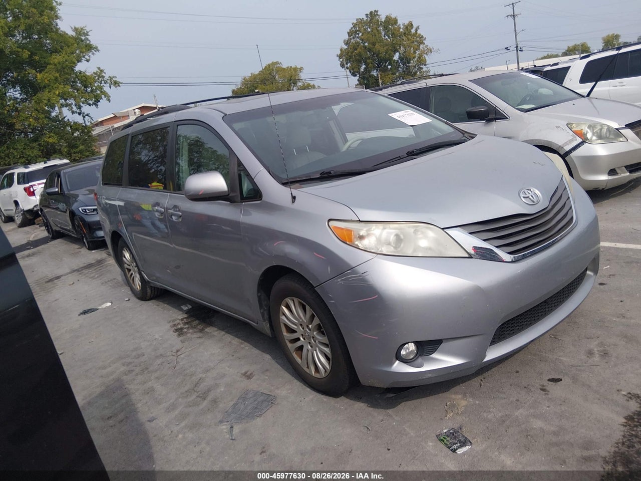 5TDYK3DC1ES****** · 2014 TOYOTA SIENNA XLE V6 8 PASSENGER