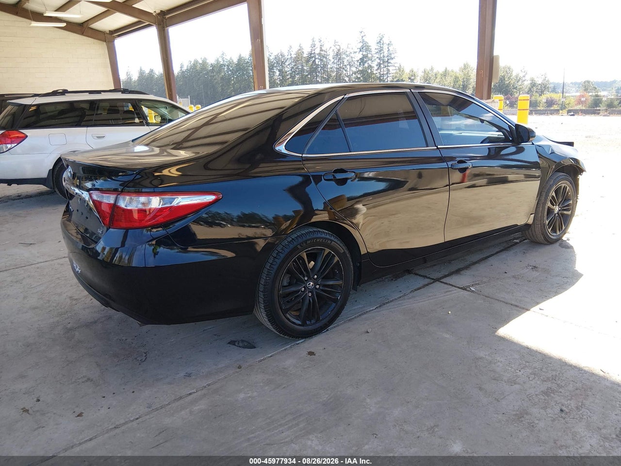 2015 TOYOTA CAMRY SE · 4/11
