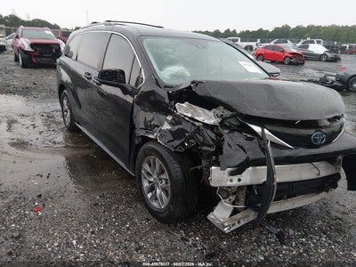 5TDKRKECXPS****** · 2023 TOYOTA SIENNA LE