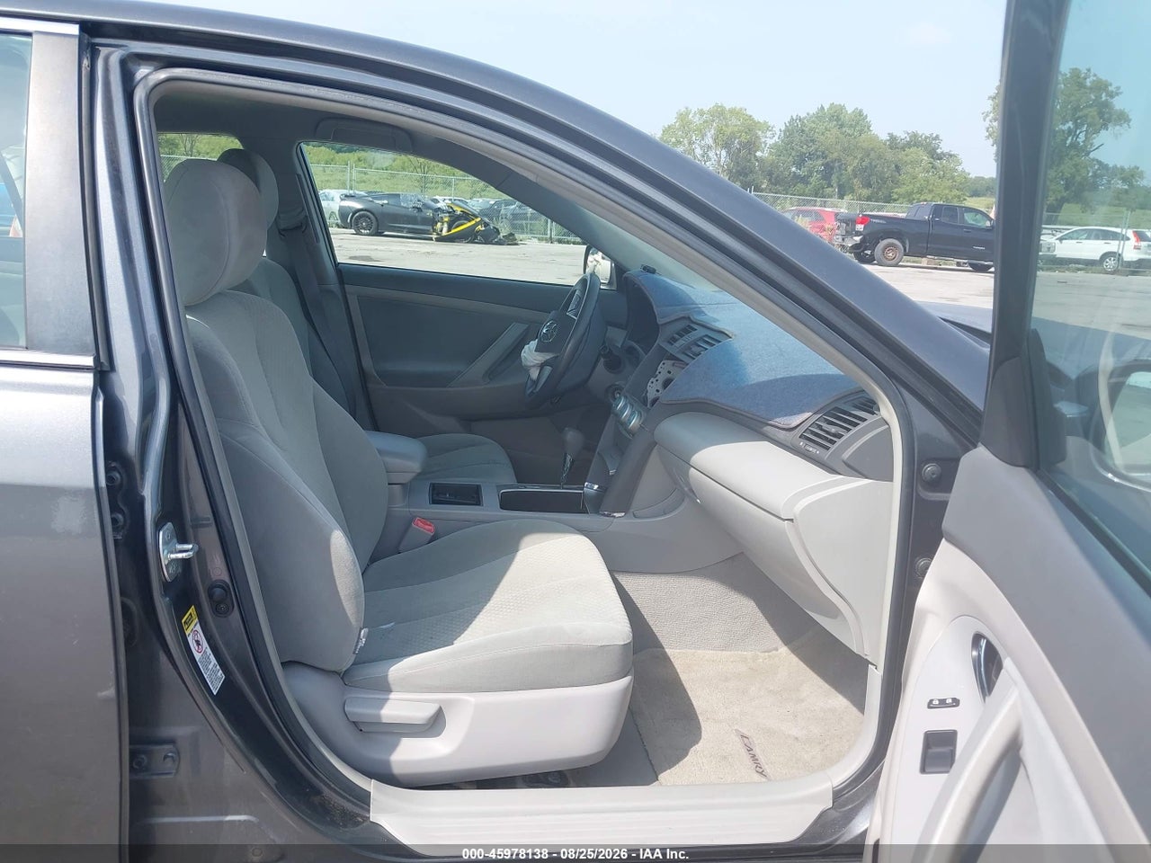2009 TOYOTA CAMRY LE · 5/11
