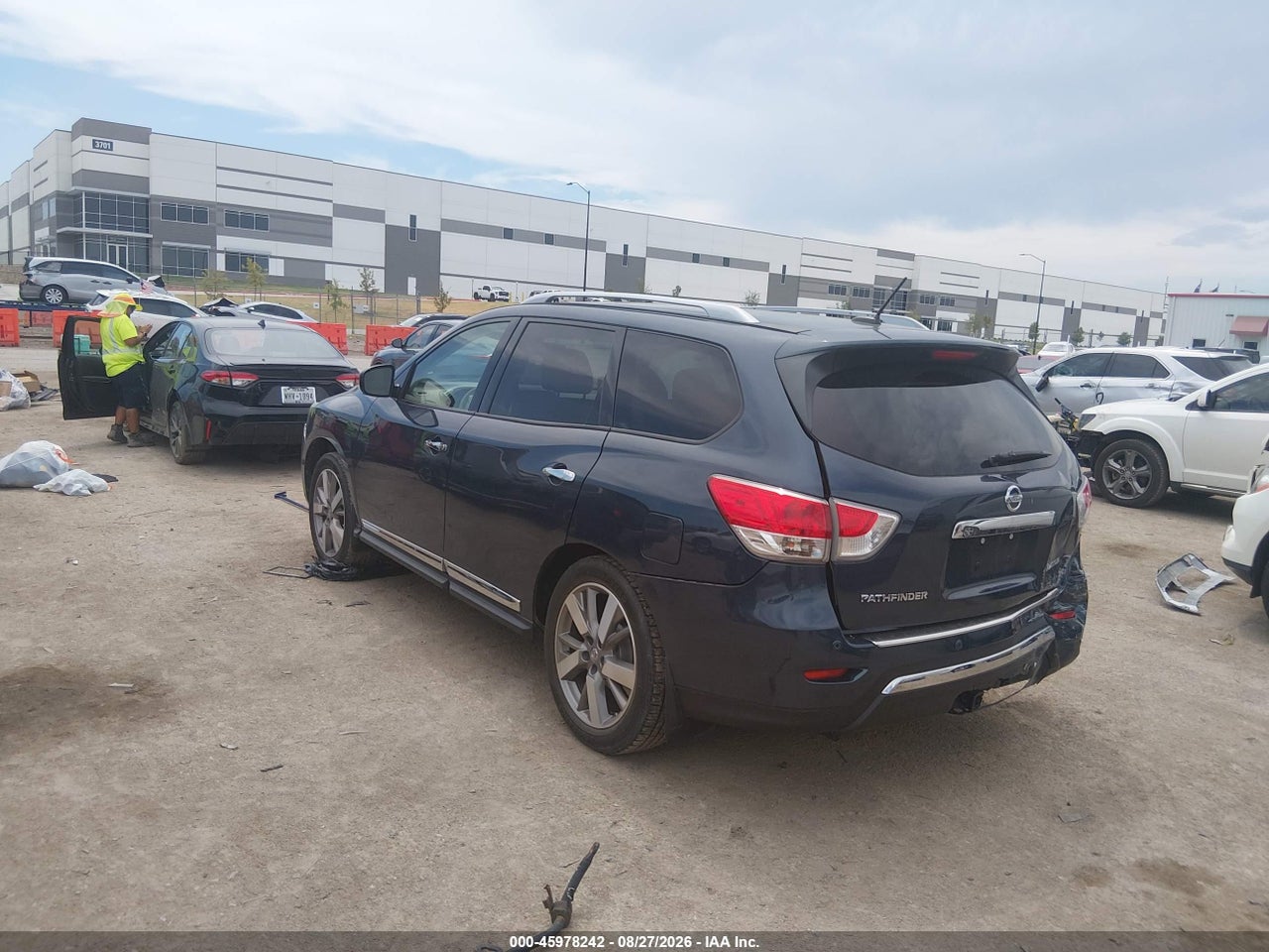 2015 NISSAN PATHFINDER PLATINUM · 3/10