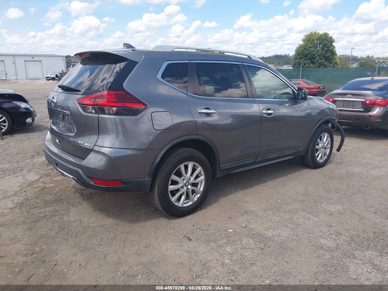 2017 NISSAN ROGUE SV · 4/11
