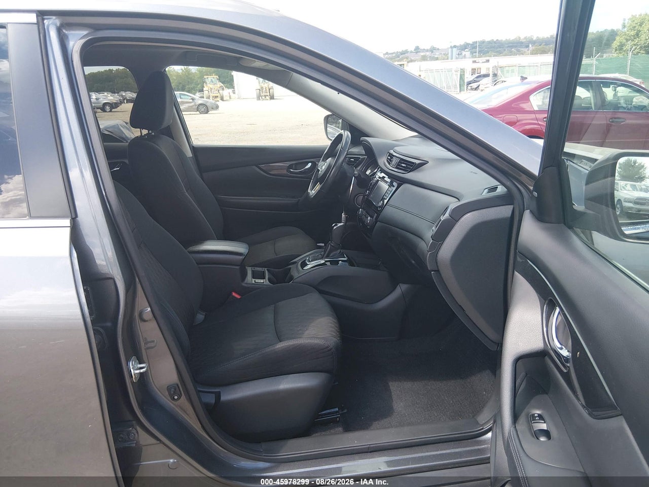 2017 NISSAN ROGUE SV · 5/11