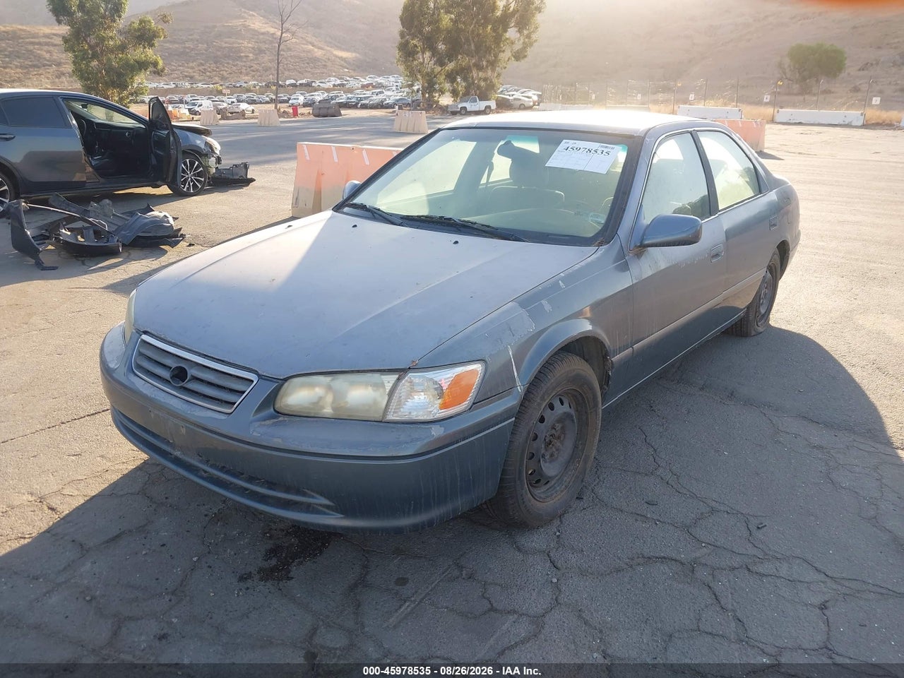 2001 TOYOTA CAMRY LE · 2/11