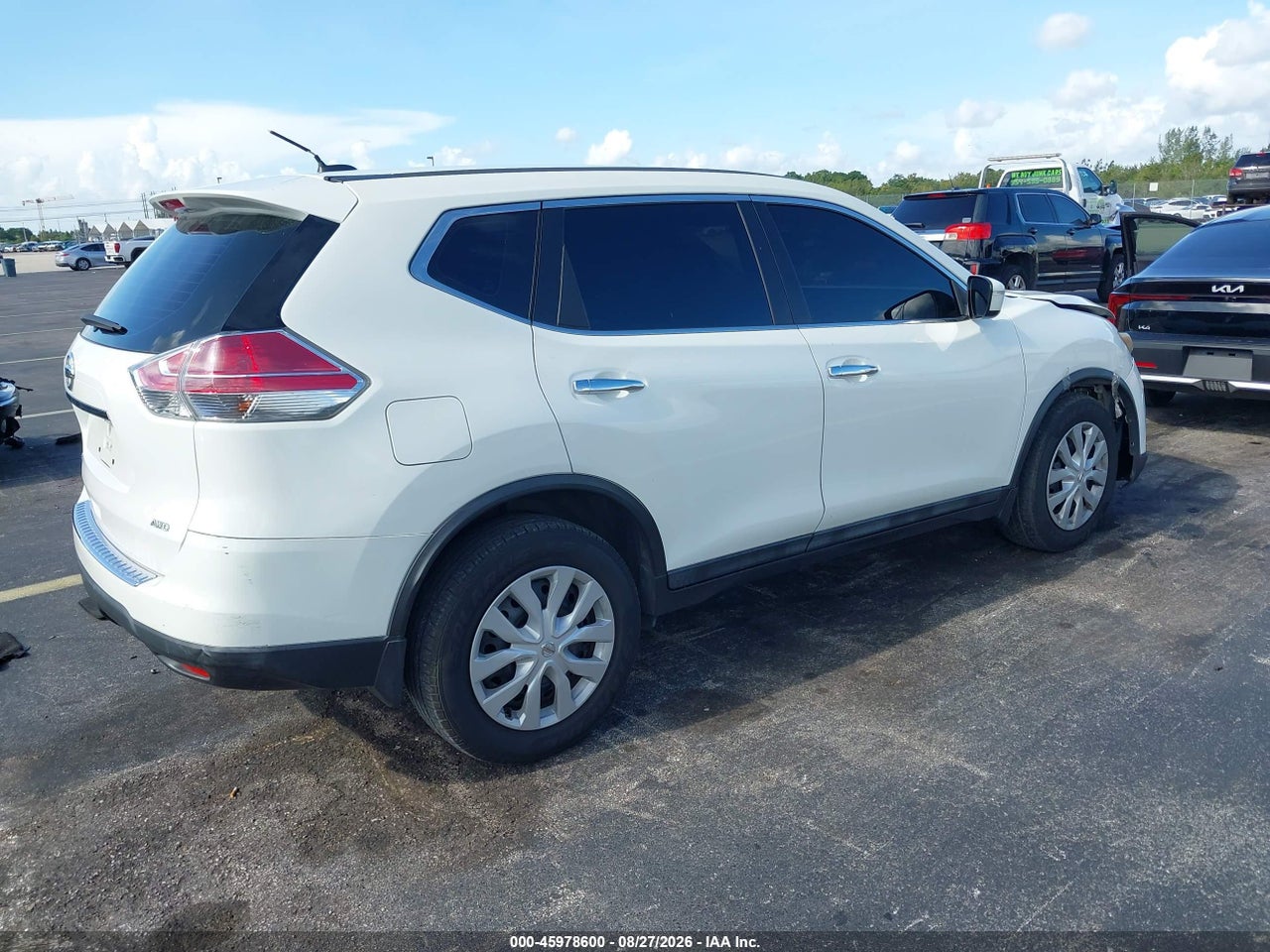 2015 NISSAN ROGUE S · 4/11