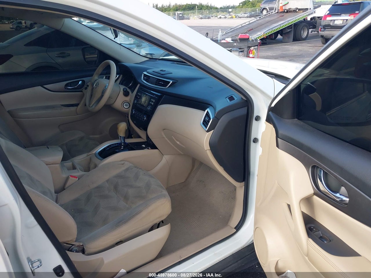 2015 NISSAN ROGUE S · 5/11