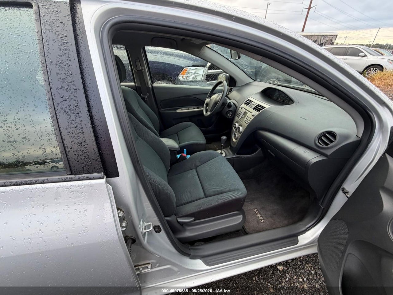 2010 TOYOTA YARIS   · 5/11