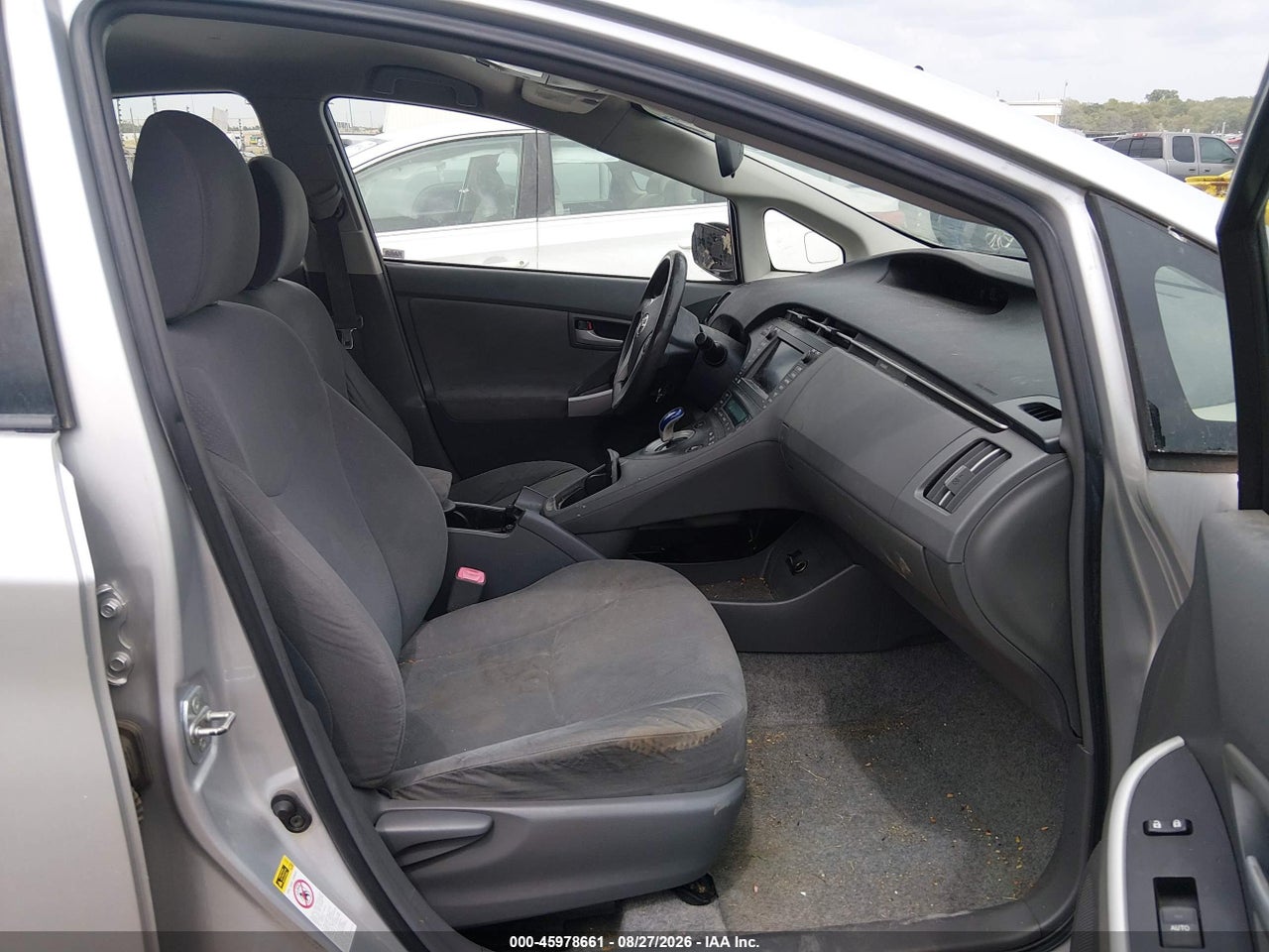 2010 TOYOTA PRIUS III · 5/11