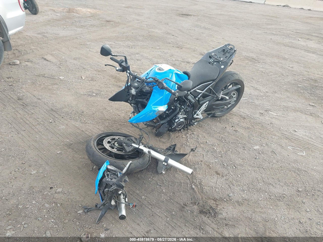 2025 SUZUKI GSX800 R · 2/10