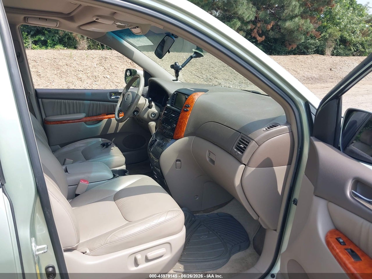 2009 TOYOTA SIENNA XLE · 5/11