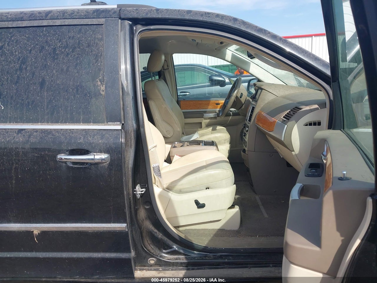 2008 CHRYSLER TOWN &amp; COUNTRY LIMITED · 5/11