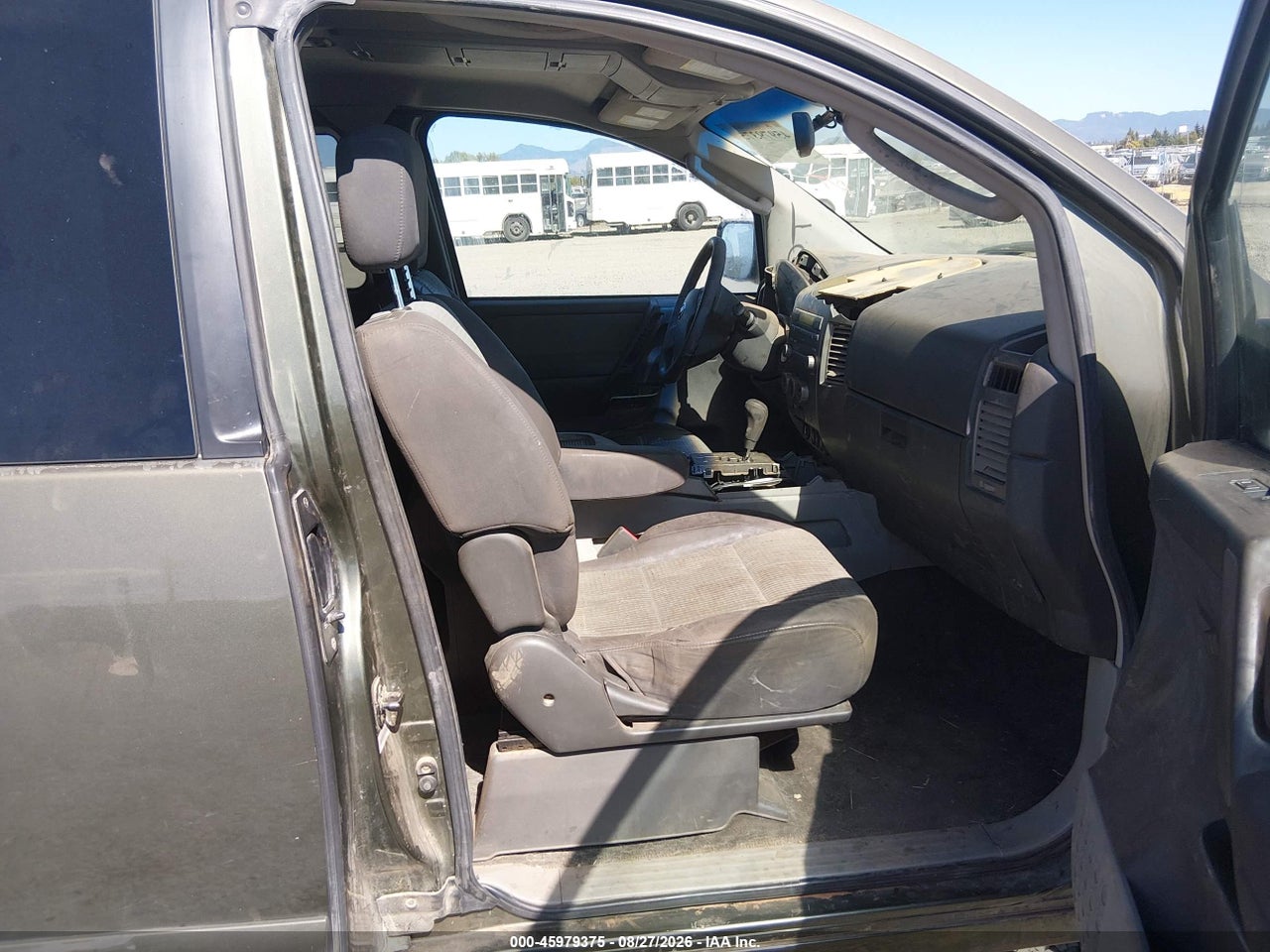 2004 NISSAN TITAN SE · 5/11