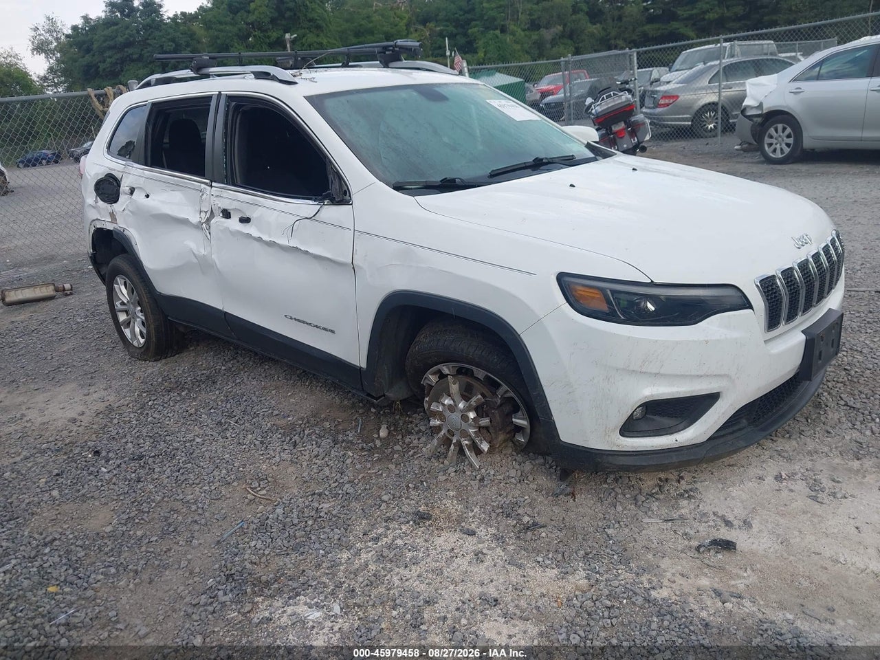 1C4PJMCB9KD****** · 2019 JEEP CHEROKEE LATITUDE 4X4