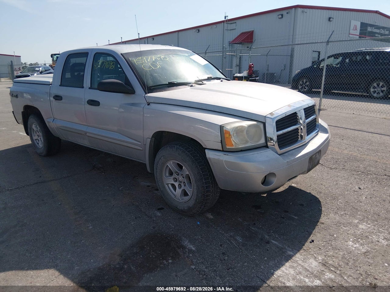 2005 DODGE DAKOTA SLT