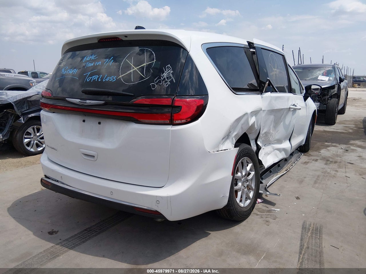 2024 CHRYSLER PACIFICA TOURING L · 4/11