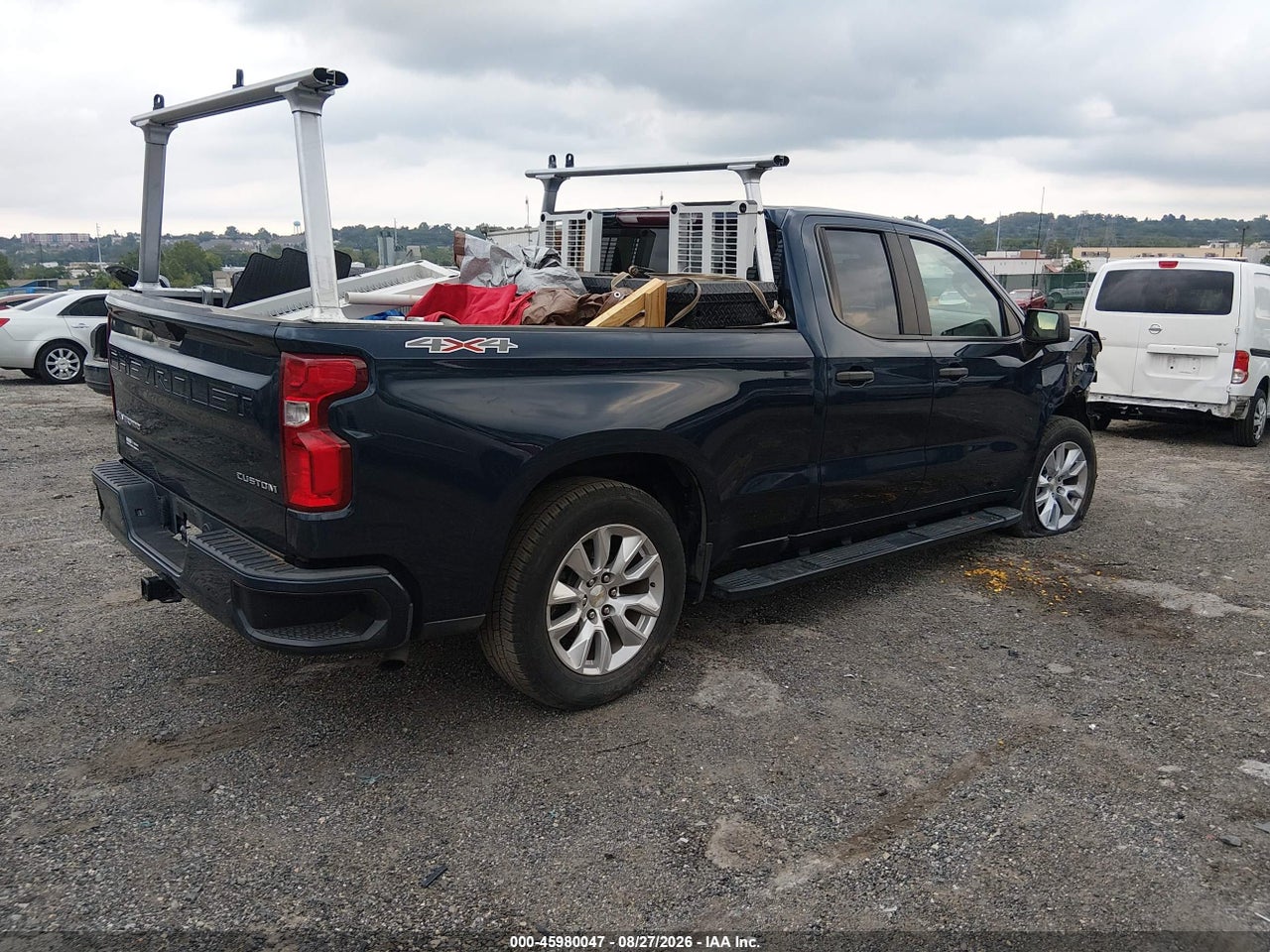 2021 CHEVROLET SILVERADO 1500 4WD  STANDARD BED CUSTOM · 4/11