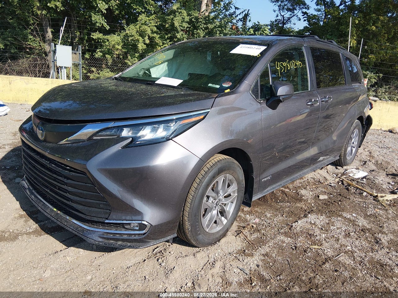 2021 TOYOTA SIENNA XLE · 2/11
