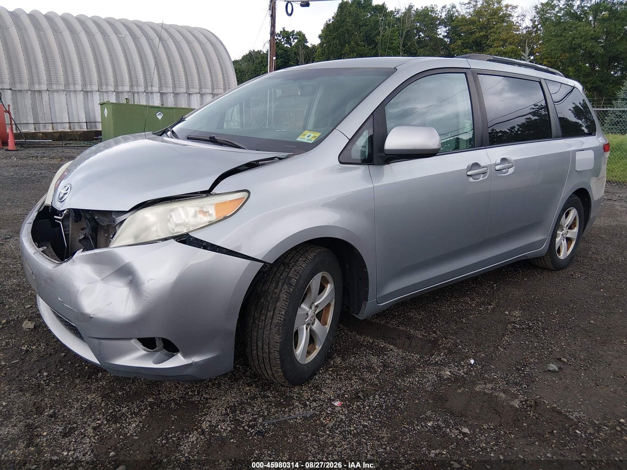 2011 TOYOTA SIENNA LE V6 · 2/11