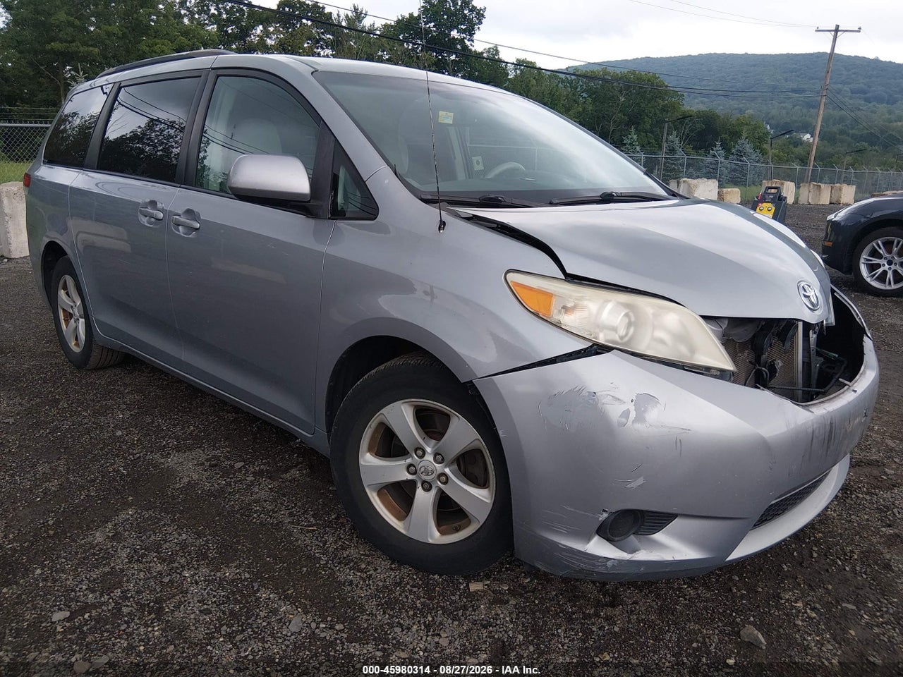 2011 TOYOTA SIENNA LE V6