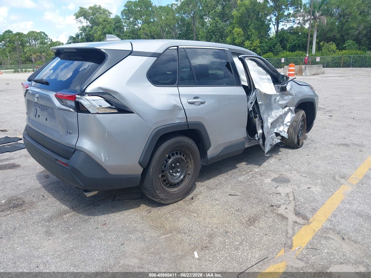 2025 TOYOTA RAV4 LE · 4/10