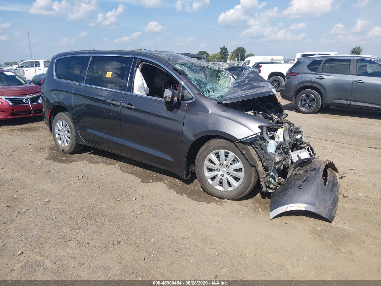 2C4RC1AG0LR****** · 2020 CHRYSLER VOYAGER L