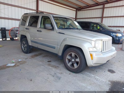 1J8GN28K08W****** · 2008 JEEP LIBERTY SPORT
