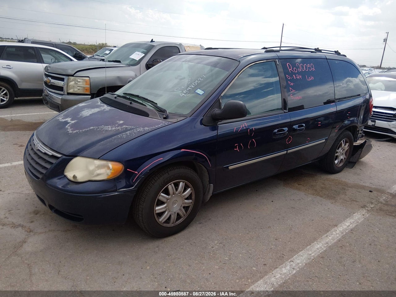 2006 CHRYSLER TOWN &amp; COUNTRY TOURING · 2/11