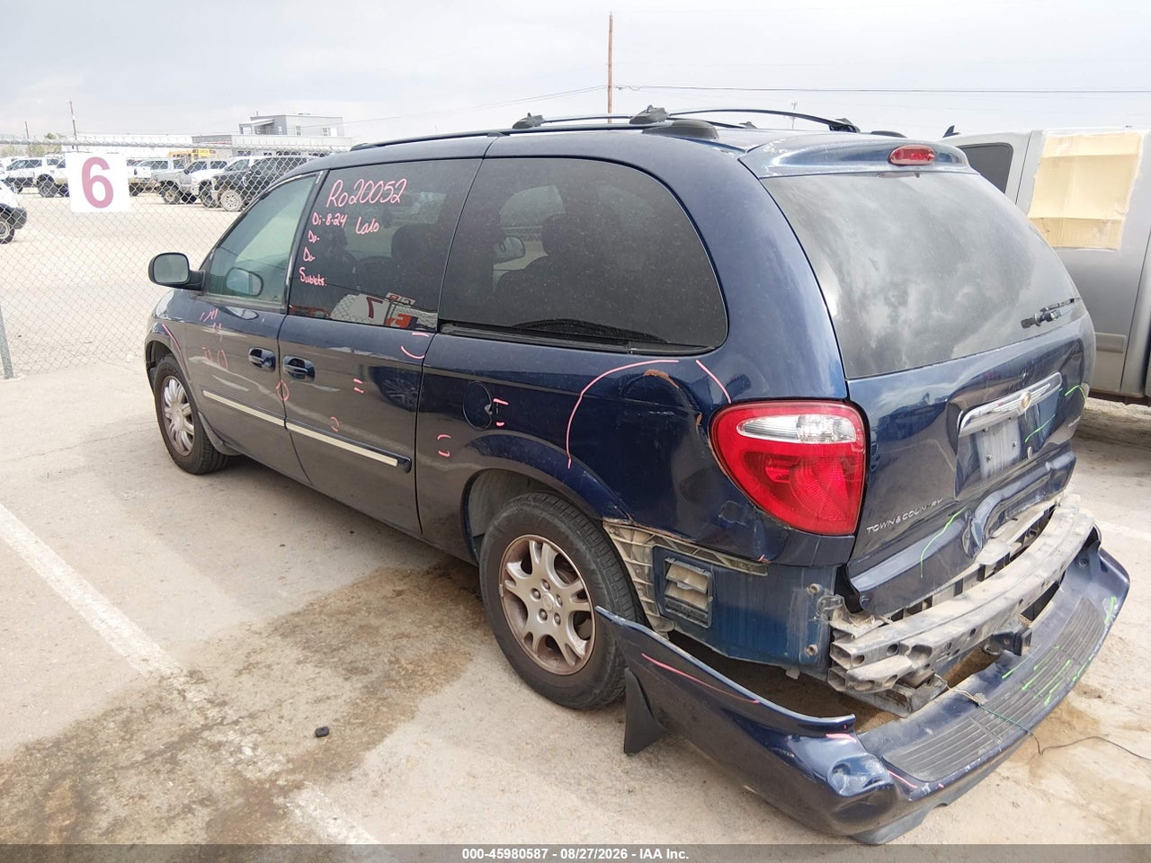 2006 CHRYSLER TOWN &amp; COUNTRY TOURING · 3/11