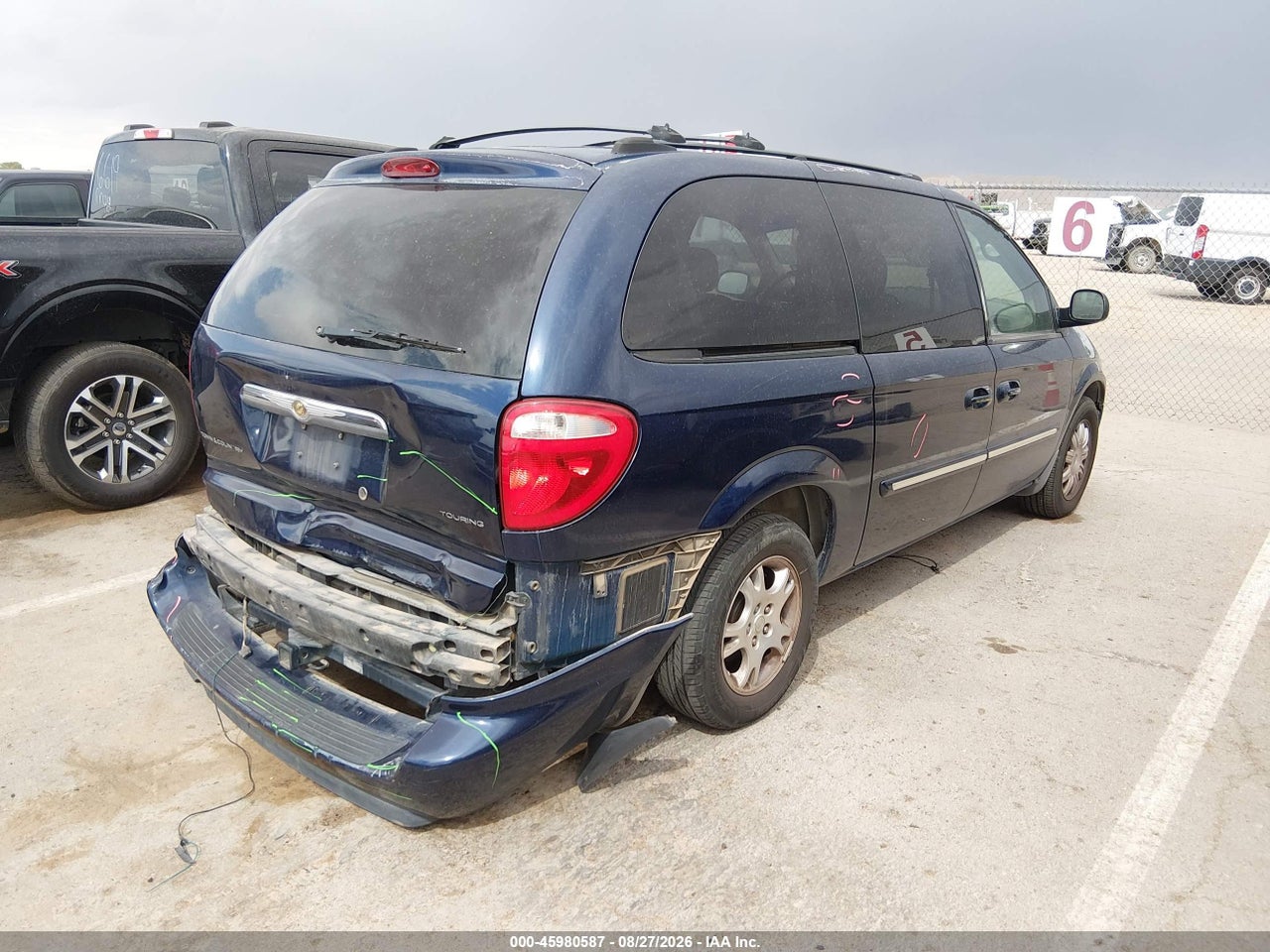 2006 CHRYSLER TOWN &amp; COUNTRY TOURING · 4/11