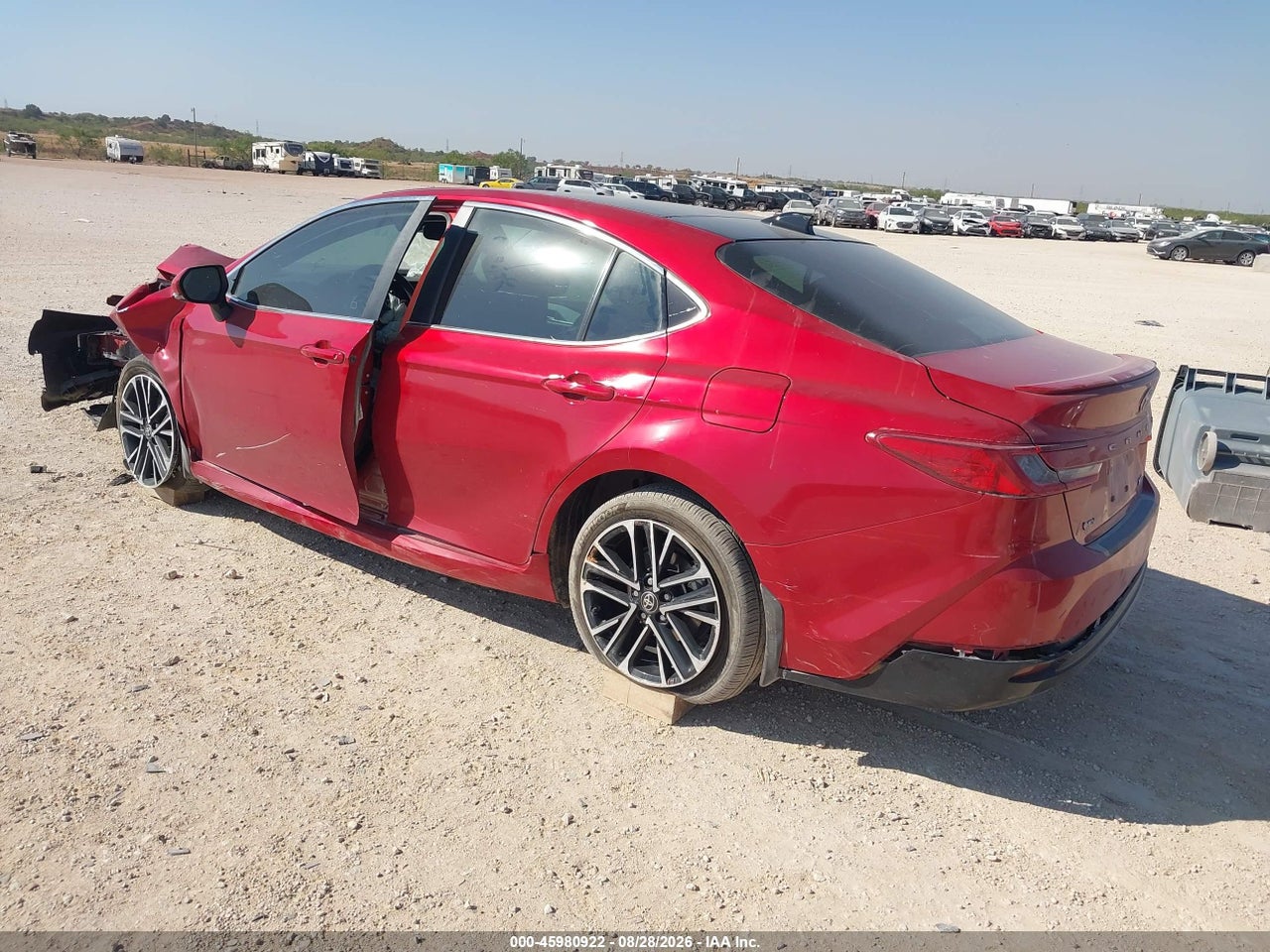 2025 TOYOTA CAMRY XLE · 3/11