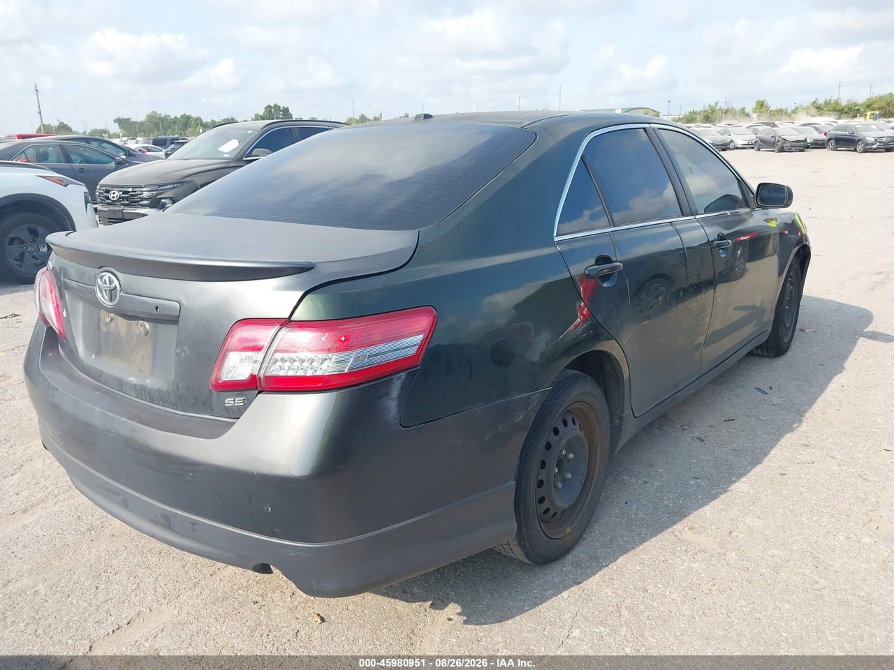 2011 TOYOTA CAMRY LE · 4/11