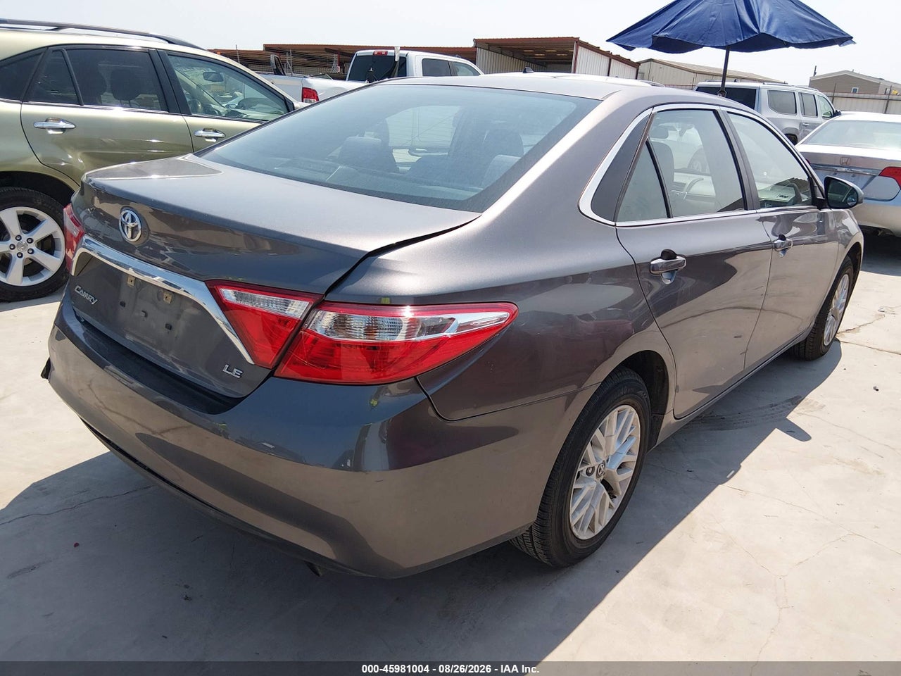 2016 TOYOTA CAMRY LE · 4/11