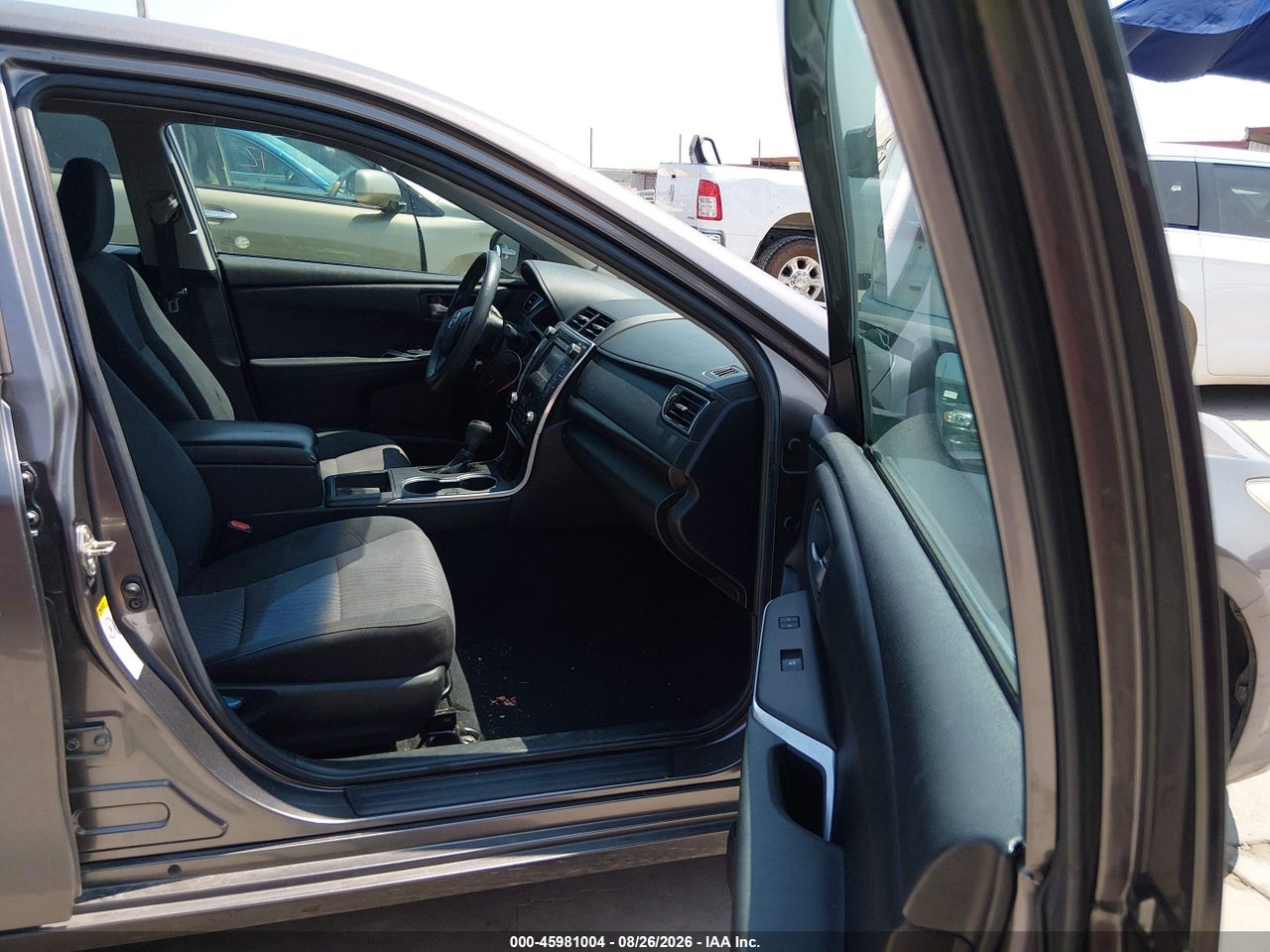 2016 TOYOTA CAMRY LE · 5/11