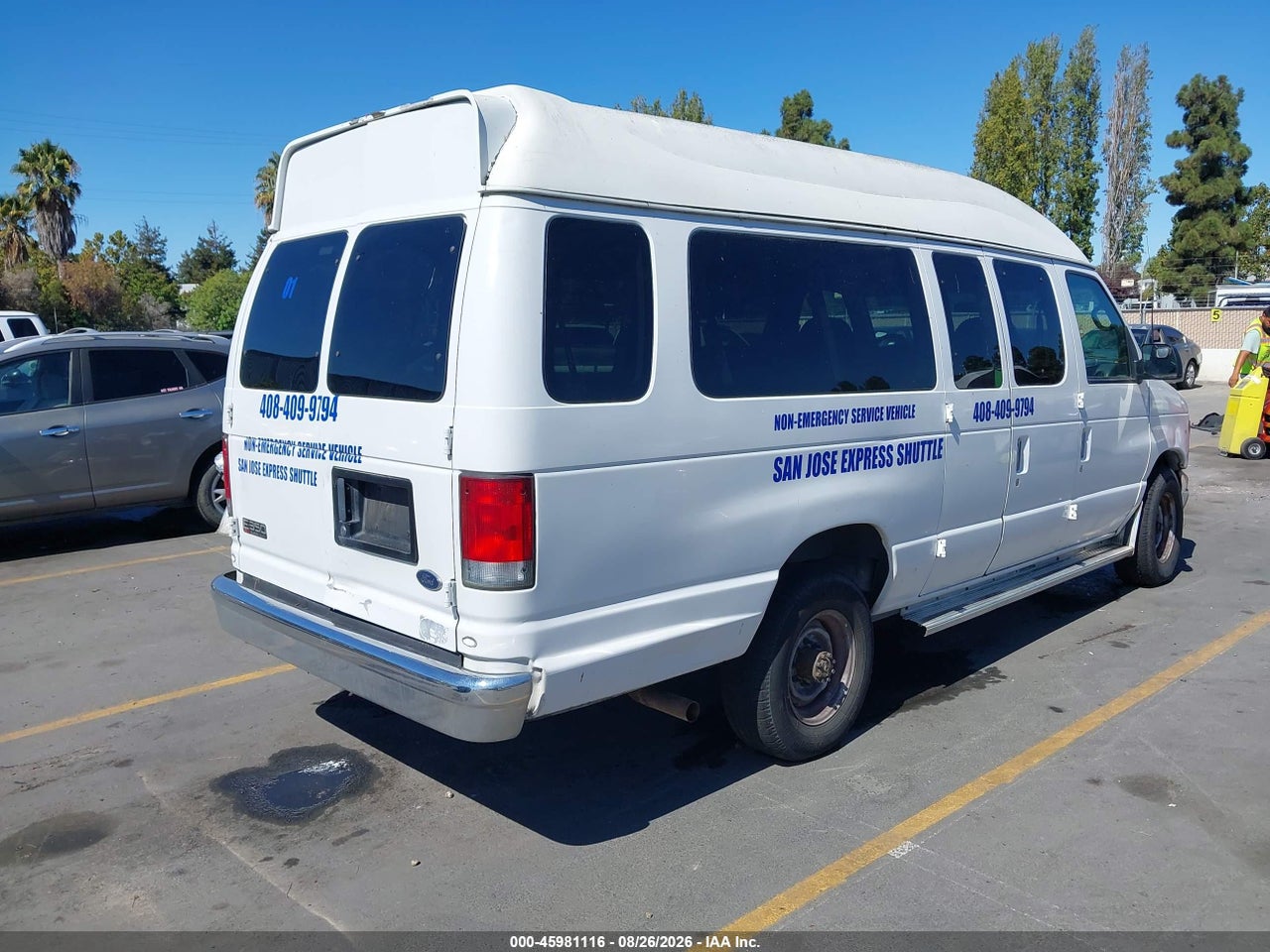 2001 FORD E-350 SUPER DUTY XL/XLT · 4/10