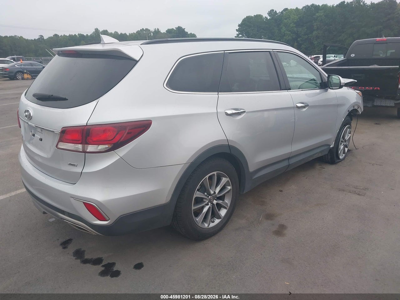 2017 HYUNDAI SANTA FE SE · 4/11