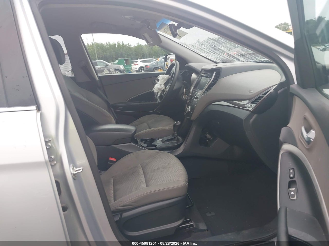 2017 HYUNDAI SANTA FE SE · 5/11