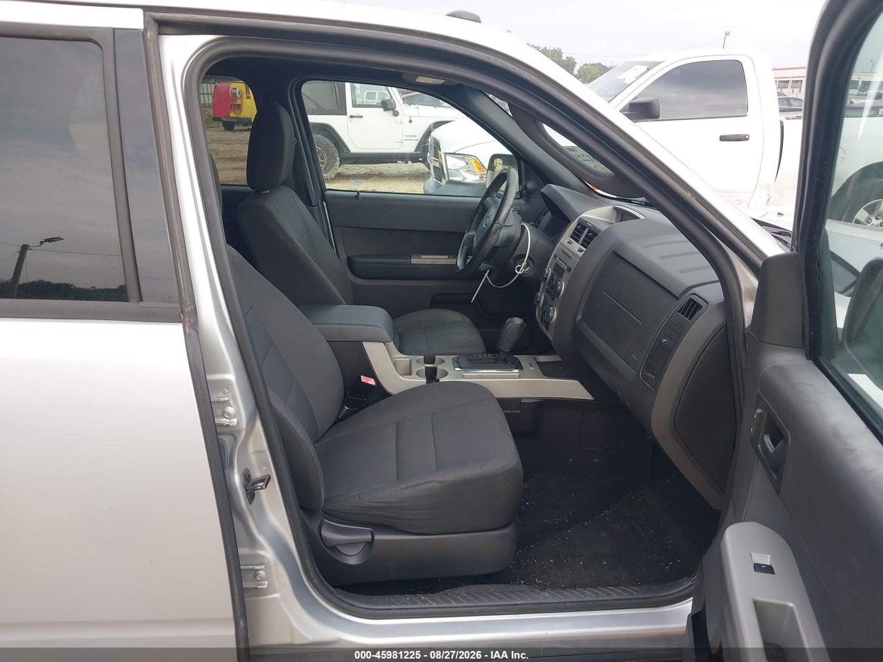 2012 FORD ESCAPE XLT · 5/11