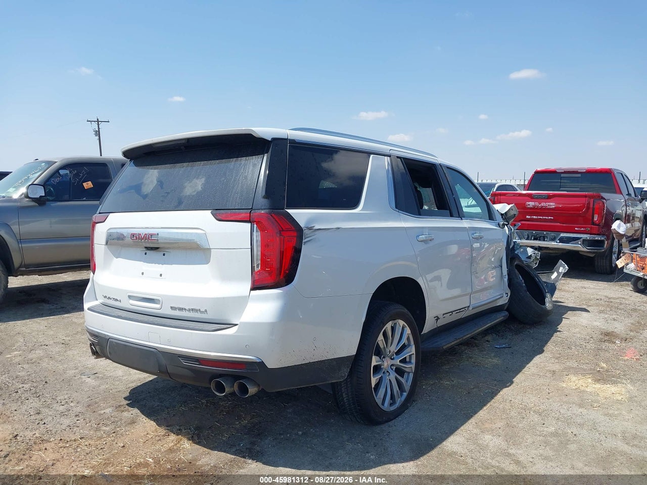 2024 GMC YUKON 4WD DENALI · 4/10