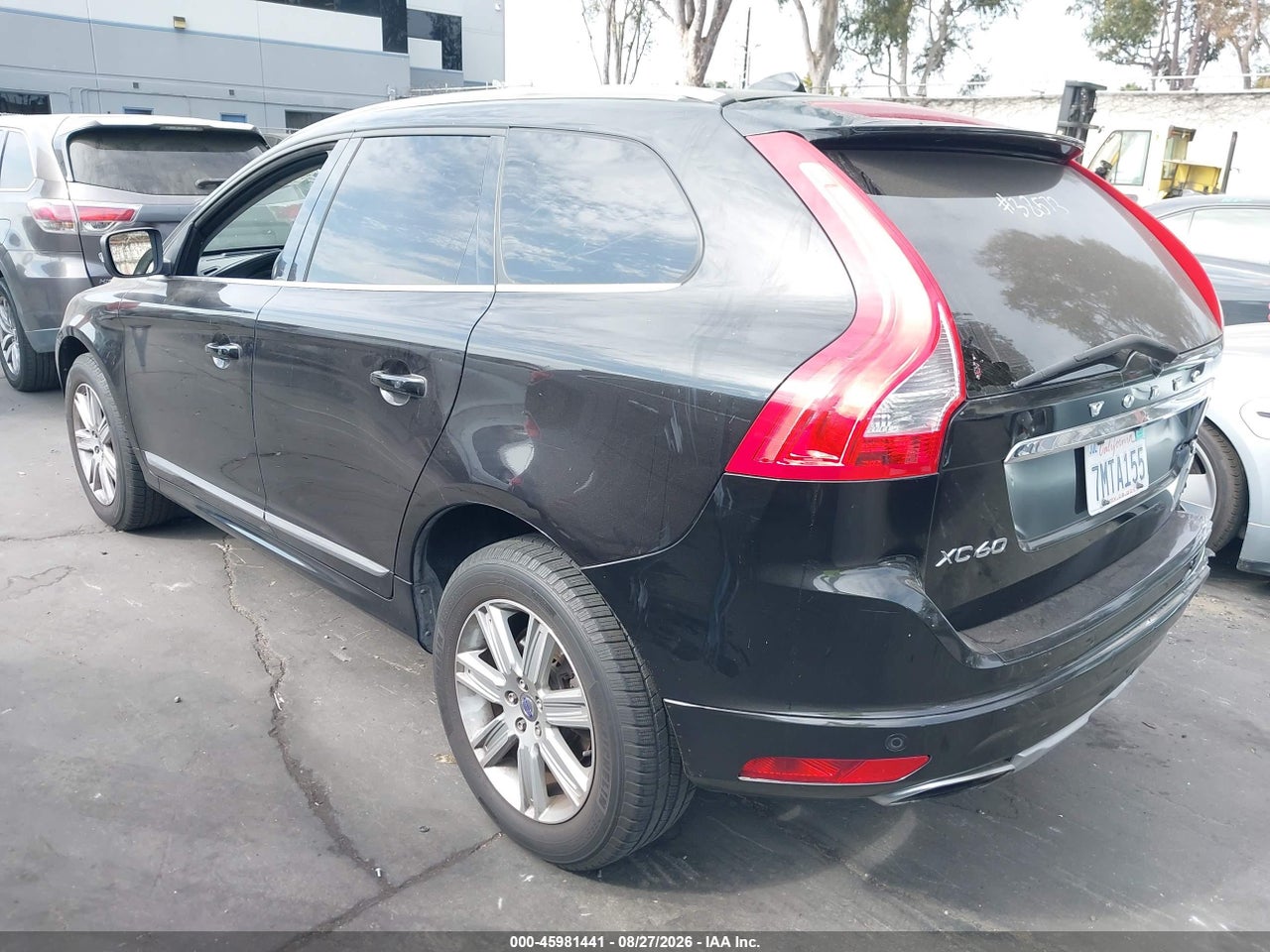 2016 VOLVO XC60 T6 PLATINUM · 3/11