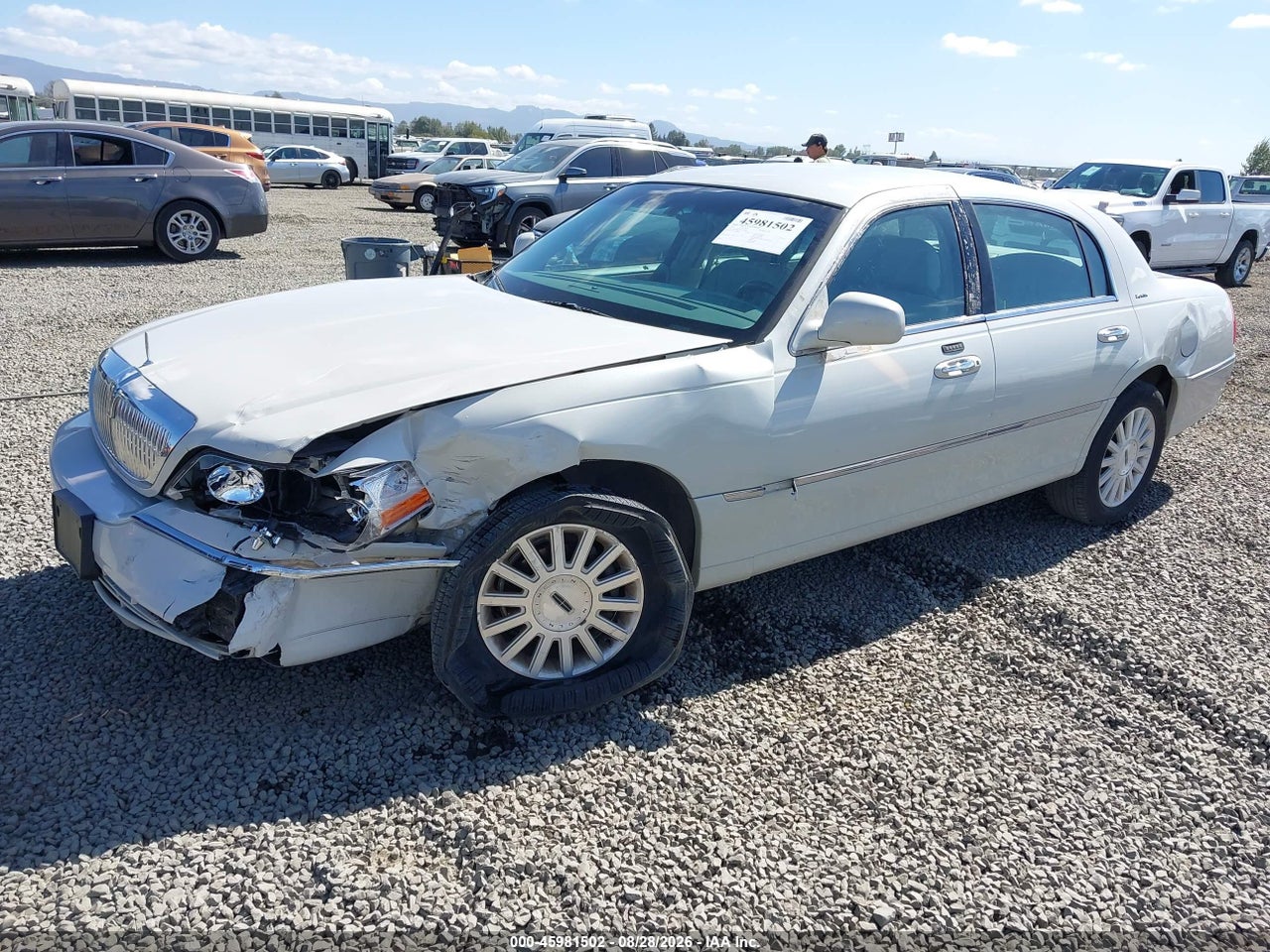 2004 LINCOLN TOWN CAR SIGNATURE · 2/11