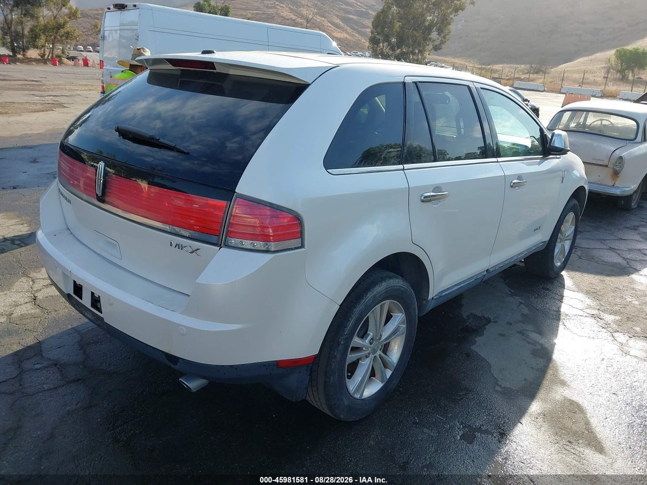 2010 LINCOLN MKX   · 4/11
