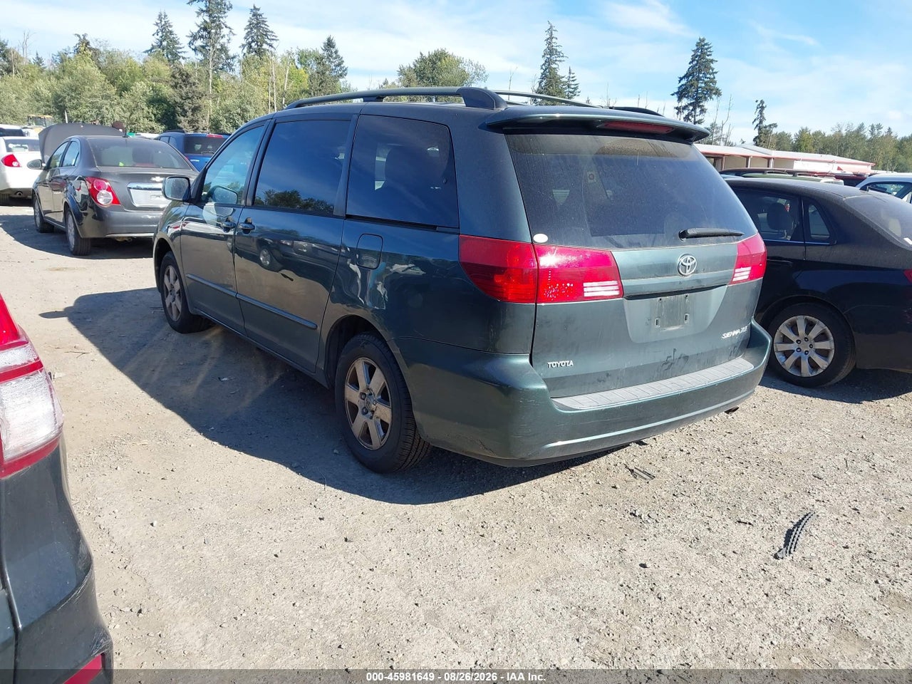 2004 TOYOTA SIENNA XLE · 3/11